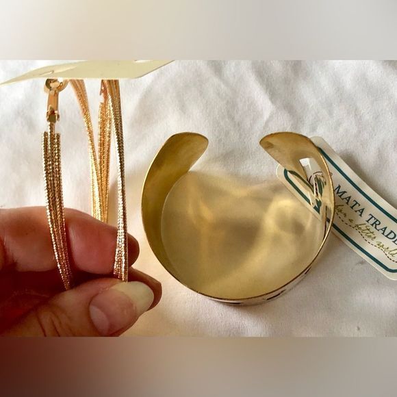 NWT cuff and large hoop earrings, gold tone - Picture 4 of 5